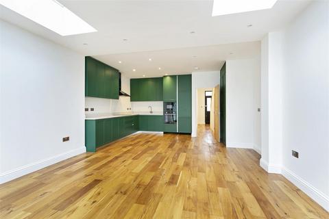 3 bedroom end of terrace house for sale, Royal Road, Teddington