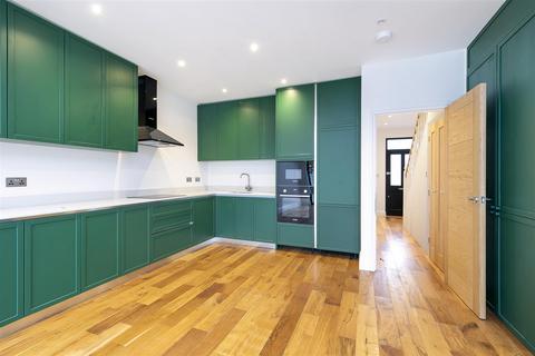 3 bedroom end of terrace house for sale, Royal Road, Teddington