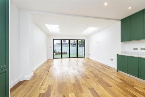 3 bedroom end of terrace house for sale, Royal Road, Teddington