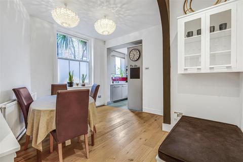 2 bedroom flat for sale, Upper Richmond Road West, East Sheen, SW14