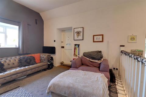 Flat 4, Hillgrove House Bath Road, Woodchester, Stroud, GL5 5NR