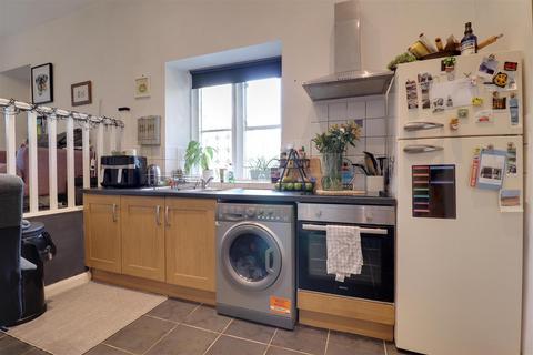 Flat 4, Hillgrove House Bath Road, Woodchester, Stroud, GL5 5NR