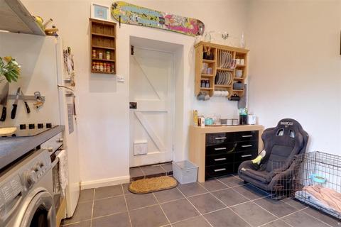 Flat 4, Hillgrove House Bath Road, Woodchester, Stroud, GL5 5NR