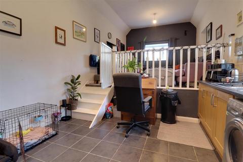 Flat 4, Hillgrove House Bath Road, Woodchester, Stroud, GL5 5NR