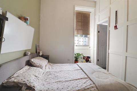Flat 4, Hillgrove House Bath Road, Woodchester, Stroud, GL5 5NR