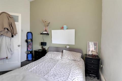 Flat 4, Hillgrove House Bath Road, Woodchester, Stroud, GL5 5NR
