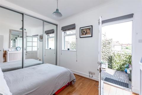 2 bedroom flat for sale, Upper Richmond Road West, East Sheen, SW14