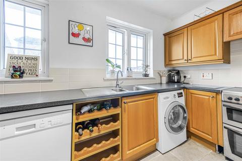 2 bedroom flat for sale, Upper Richmond Road West, East Sheen, SW14