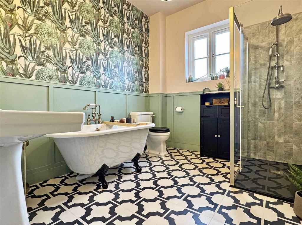 Bathroom.jpg