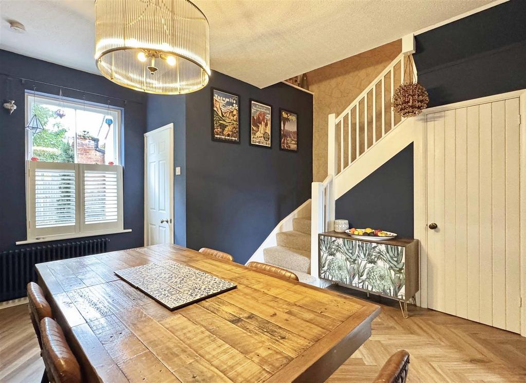 Dining Room b.jpg