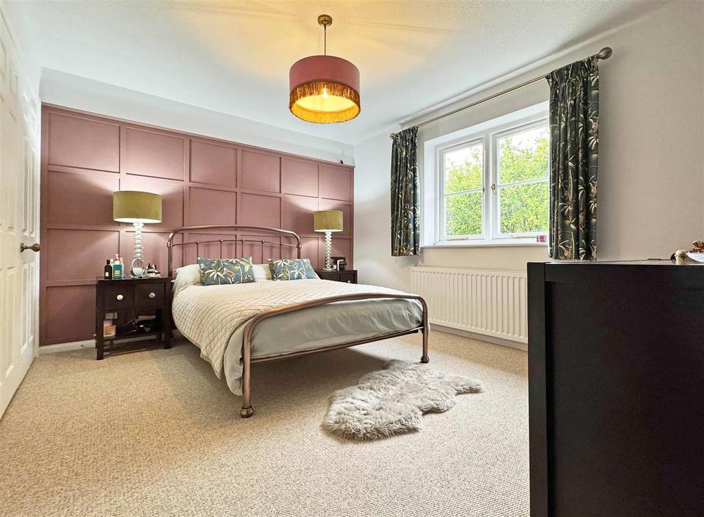 Master Bedroom b.jpg