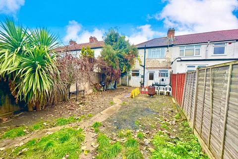 3 bedroom end of terrace house for sale, Constable Gardens, Edgware HA8