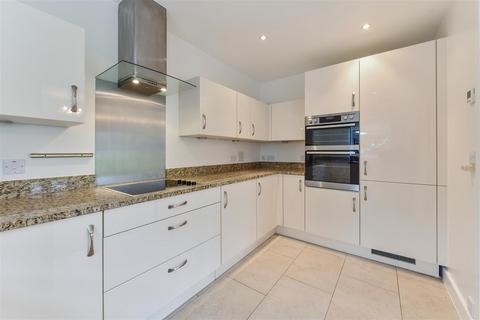 3 bedroom flat for sale, Tudor Court, Liphook