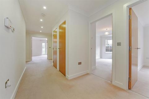 3 bedroom flat for sale, Tudor Court, Liphook