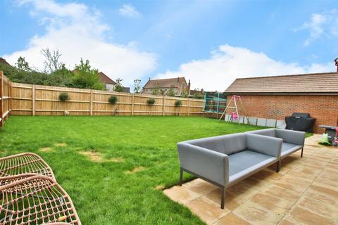 4 bedroom detached house to rent, Horatio Gardens, Warsash, Southampton