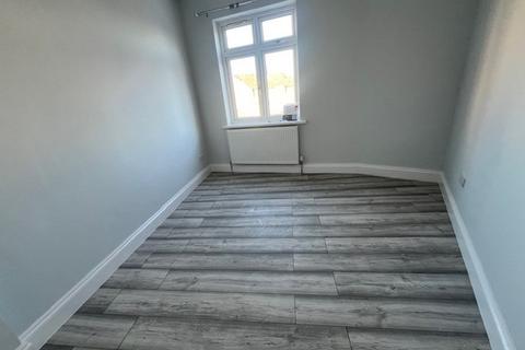 1 bedroom flat to rent, Bennetts Castle Lane, Dagenham, Essex, RM8