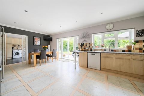 5 bedroom detached house for sale, Botley Road, Chesham