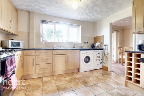 3 bedroom semi-detached house for sale, Middlesex Drive, Bletchley