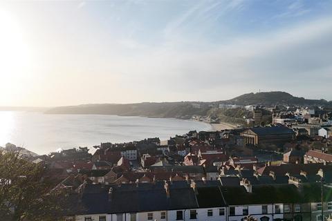 6 bedroom end of terrace house for sale, Castle Road, Scarborough