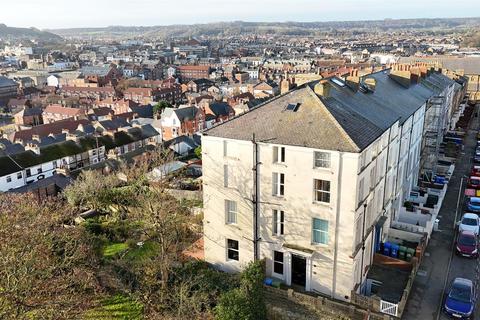 6 bedroom end of terrace house for sale, Castle Road, Scarborough