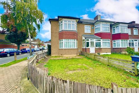 1 bedroom flat for sale, Camrose Avenue, Edgware HA8