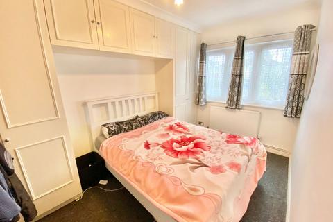 1 bedroom flat for sale, Camrose Avenue, Edgware HA8