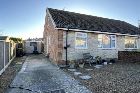 2 bedroom semi-detached bungalow for sale, Sea View Close, Scarborough