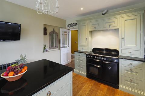 6 bedroom semi-detached house for sale, Willement Road, Faversham