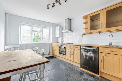 2 bedroom flat for sale, Carlton Drive, London