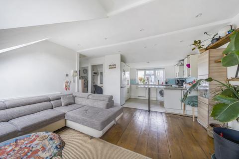 Flat E, 17 Marriott Road, Barnet, EN5 4NJ