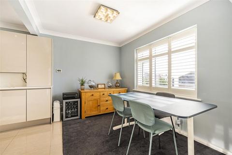 2 bedroom flat for sale, Salisbury Road, Leigh-On-Sea SS9