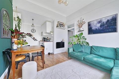 1 bedroom flat for sale, Belmont Court, Highbury New Park, London N5