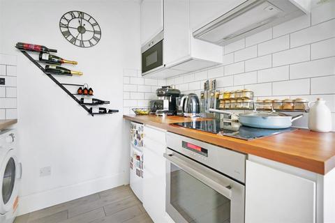 1 bedroom flat for sale, Belmont Court, Highbury New Park, London N5