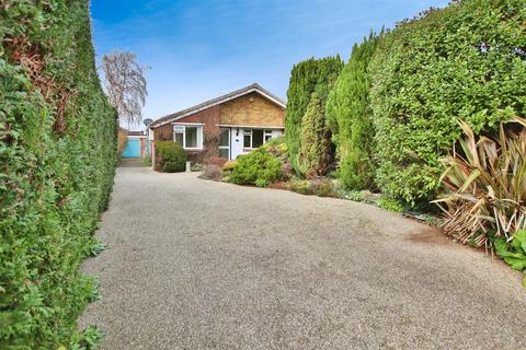 4 bedroom detached bungalow for sale, St. Cuthberts Lane, Locks Heath, Southampton