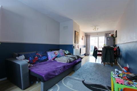 3 bedroom terraced house for sale, Longbridge Close, Tring