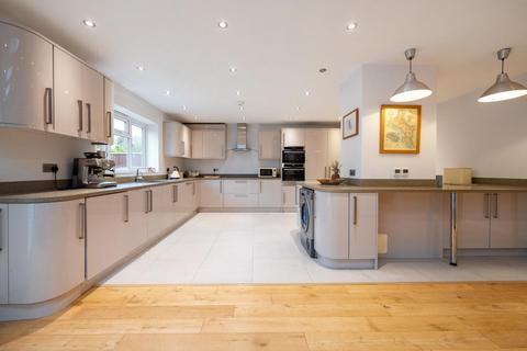 5 bedroom detached house for sale, Grangewood, Potters Bar EN6