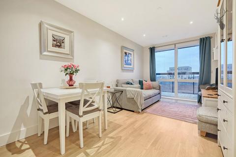 1 bedroom apartment for sale, Aston Street, London