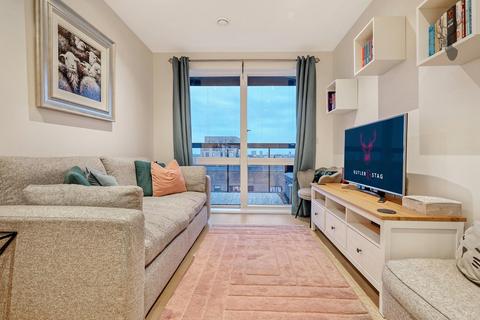 1 bedroom apartment for sale, Aston Street, London