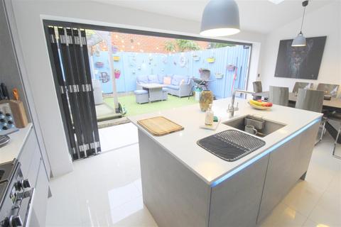 3 bedroom semi-detached house for sale, Loxley Close, Byfleet, West Byfleet