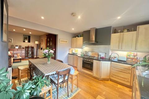 3 bedroom terraced house for sale, Miry Lane, Thongsbridge, Holmfirth, HD9 7SB