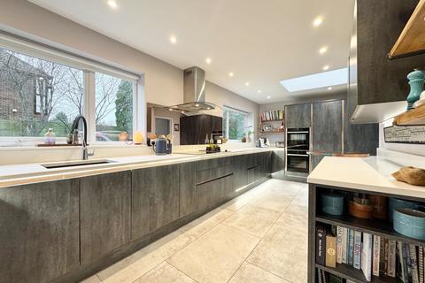 4 bedroom end of terrace house for sale, Buckingham Road, Tring HP23