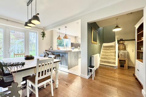 2 Buckingham Road, Tring, HP23 4EY