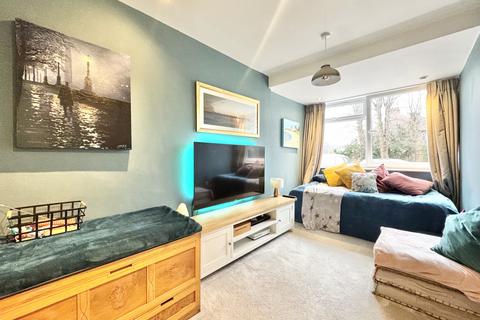 2 Buckingham Road, Tring, HP23 4EY