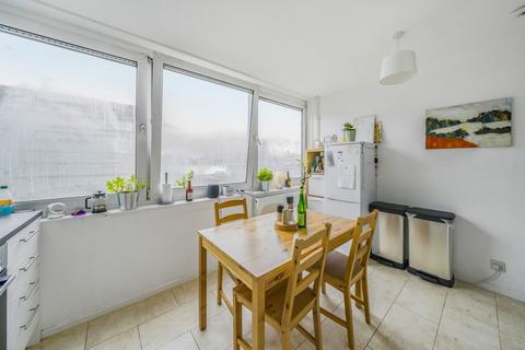 3 bedroom flat to rent, Daniel Gardens Peckham SE15