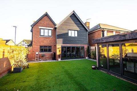 5 bedroom detached house for sale, Salisbury Close, Rayleigh, SS6