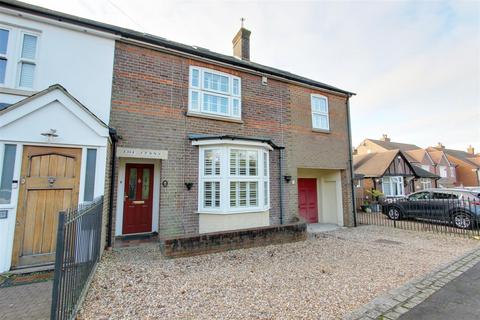 5 bedroom semi-detached house for sale, Grove Road, Tring