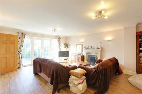 5 bedroom semi-detached house for sale, Grove Road, Tring