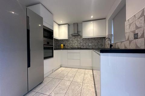 3 bedroom semi-detached house to rent, Philimore Close, London, SE18