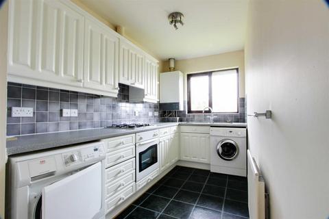 4 Carman Court, Tring, HP23 4RT