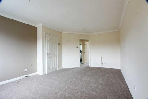 4 Carman Court, Tring, HP23 4RT
